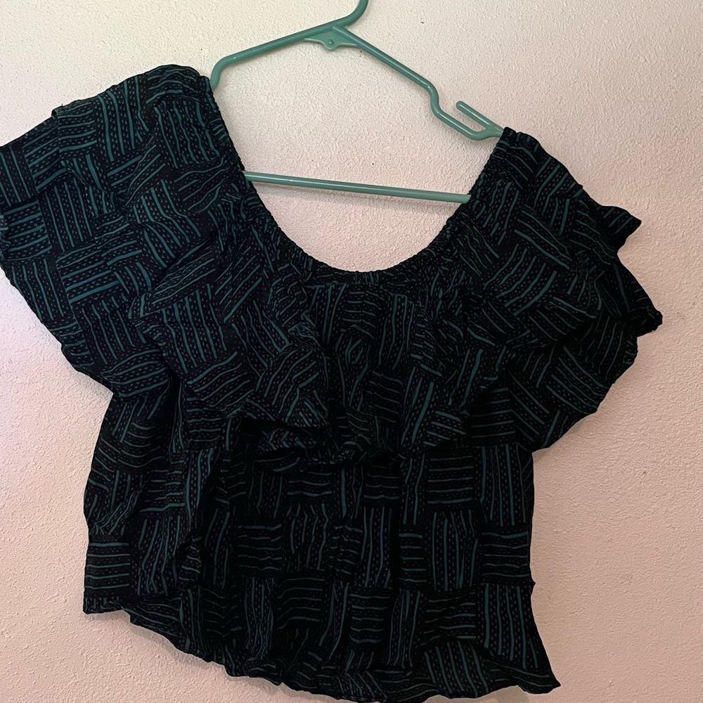 Size large manaola top
